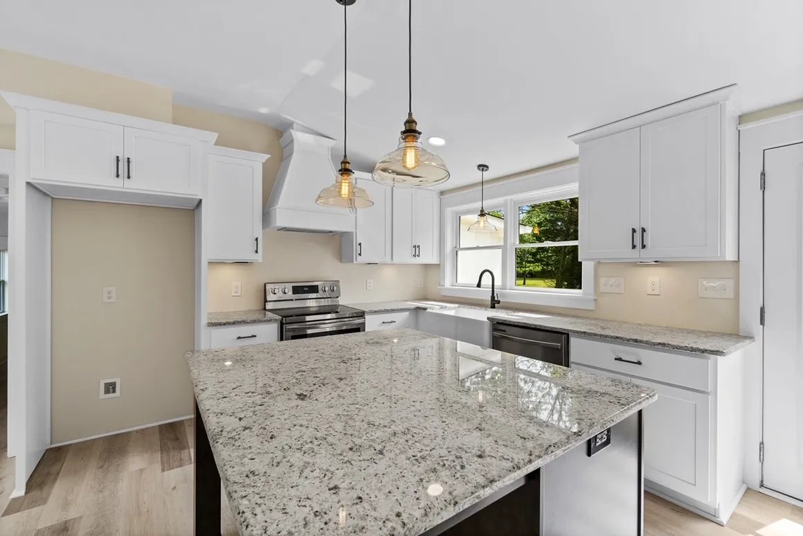 Kitchen with center island