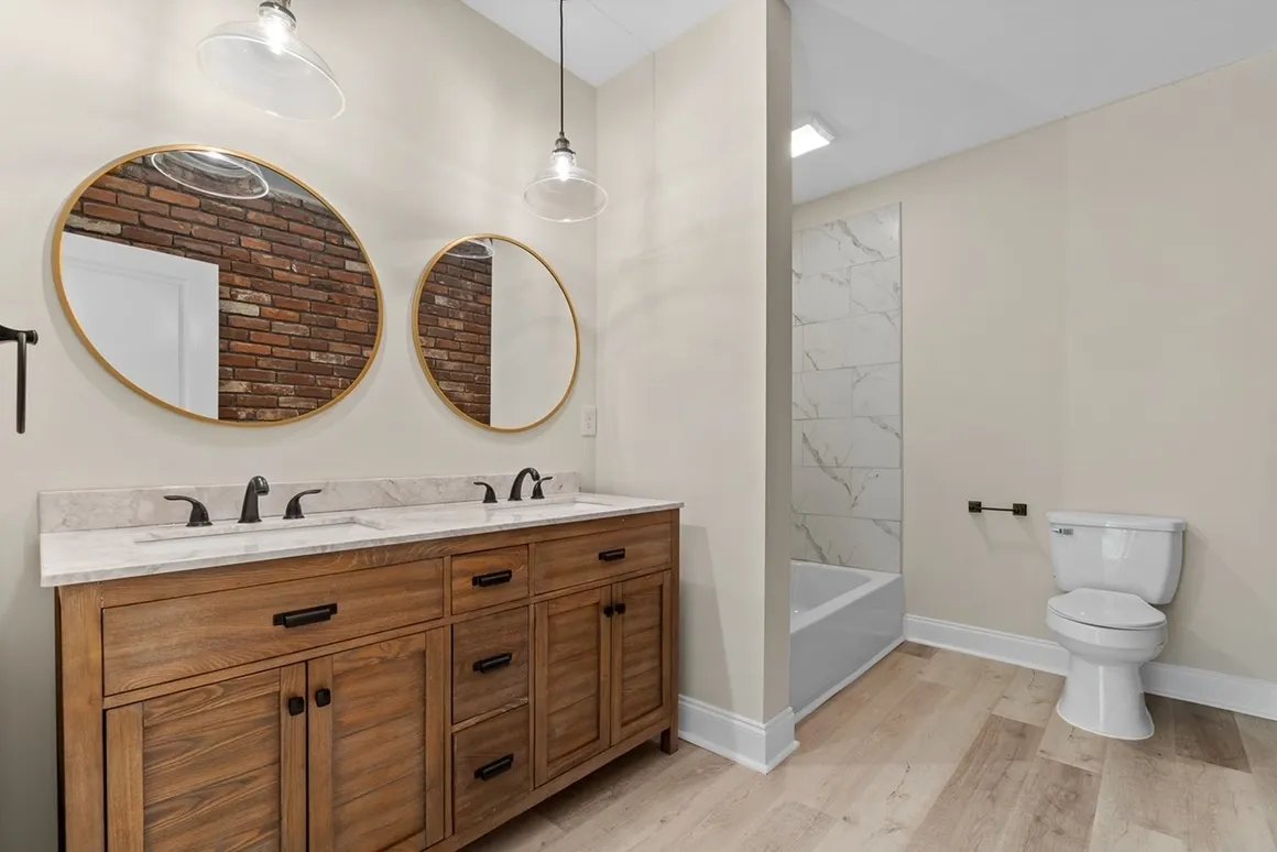 Bathroom vanity with mirror