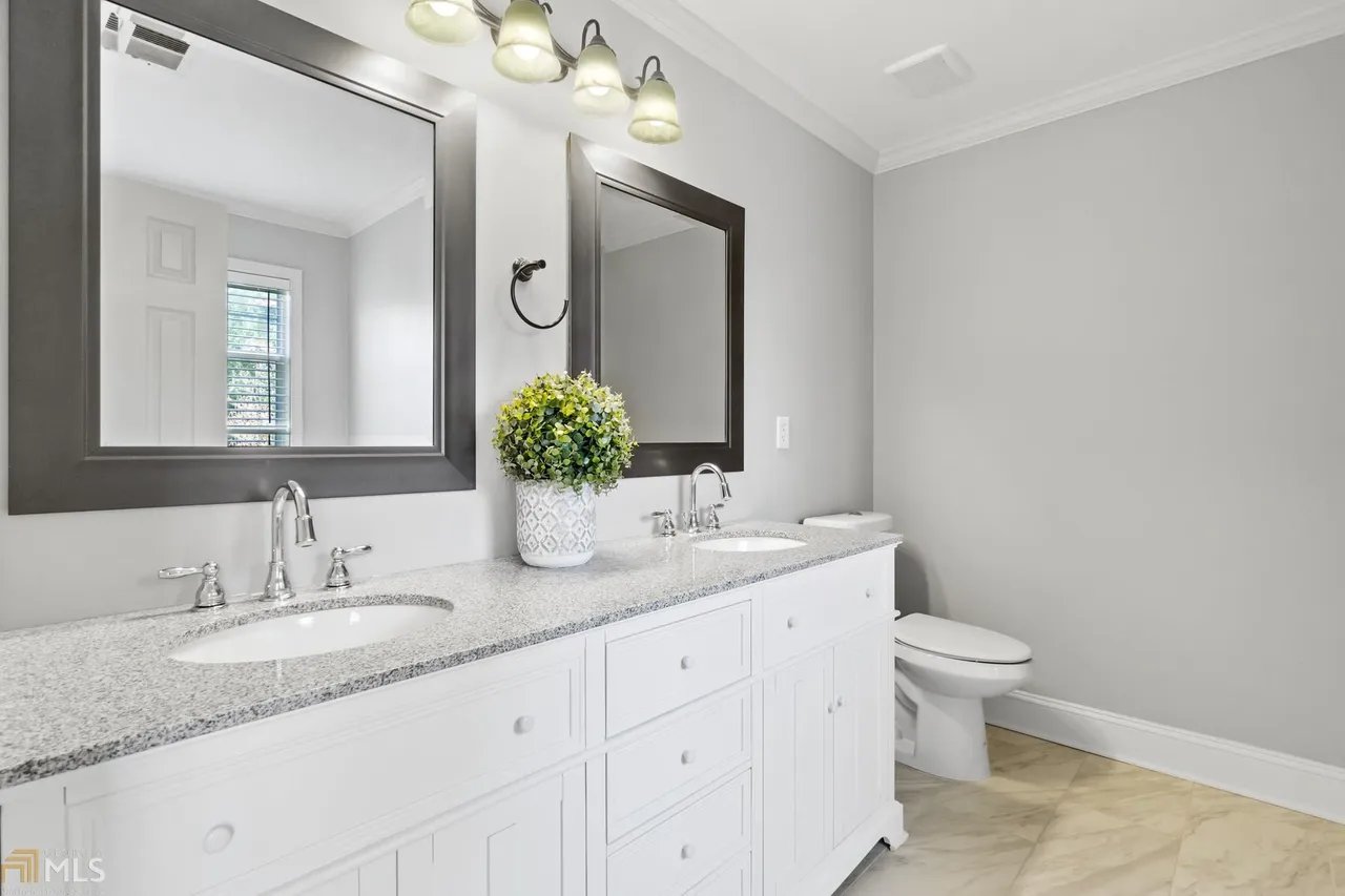 Bathroom with mirror