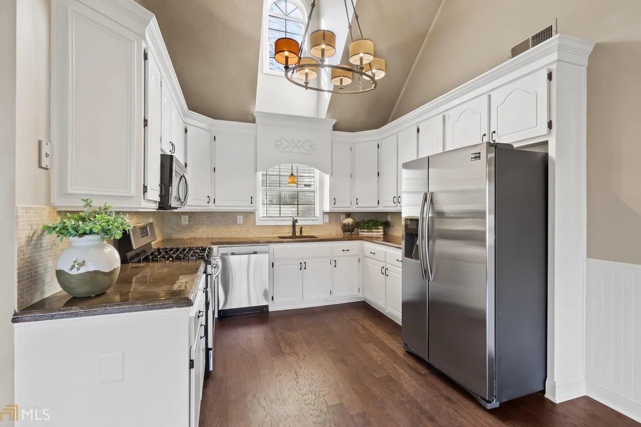 White kitchen with island