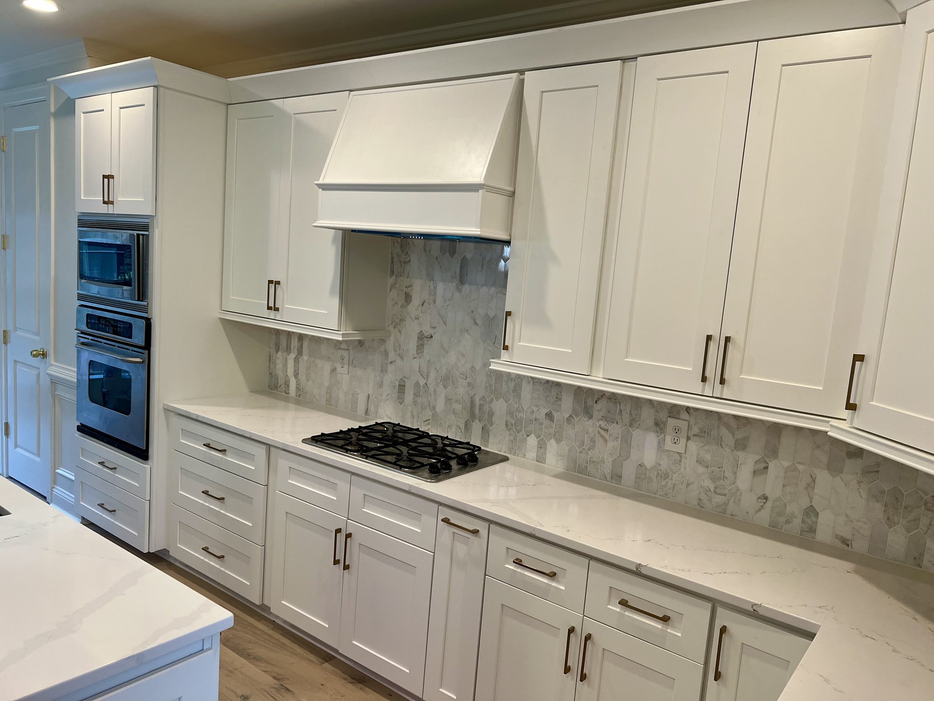 White shaker kitchen